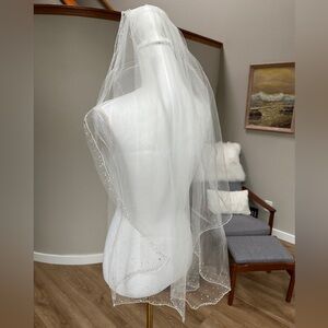 New With Tags 32” Mid Length Sequin And Bead Edge Tulle Veil